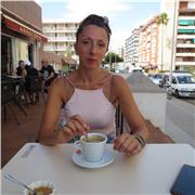 soy profesora por vocación, el arte es mi otra vocación. Soy bilingüe franco-español, paciente y creativa.